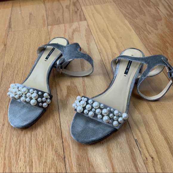 ZARA Grey Velvet Sandals with Pearl Appliqué - Picture 4 of 14